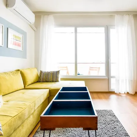 Work Friendly 2br Ac Terrace Str Parking Апартамент *